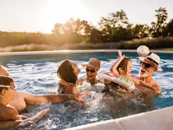 Warmtepomp voor je zwembad: welk prijskaartje hangt eraan? 