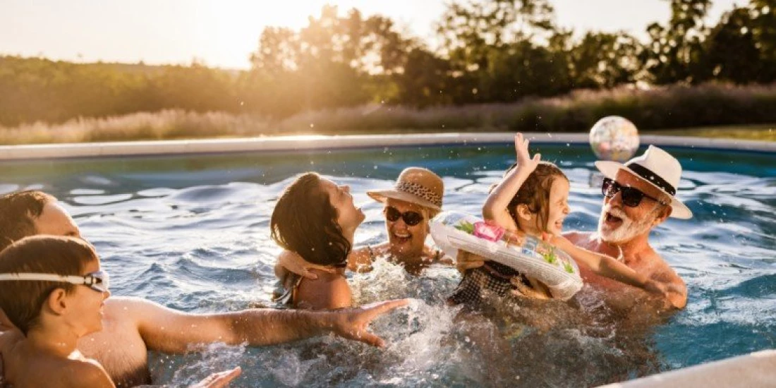 Warmtepomp voor je zwembad: welk prijskaartje hangt eraan?